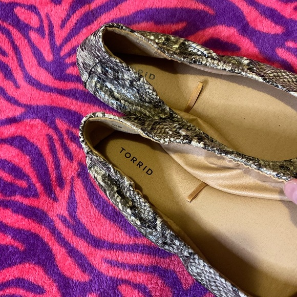 Torrid snakeskin ballet flats - Picture 2 of 8